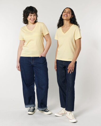 Stella Isla - Das Damen-T-Shirt mit V-Ausschnitt - Butter - M bedrucken, Art.-Nr. STTW176C0781M