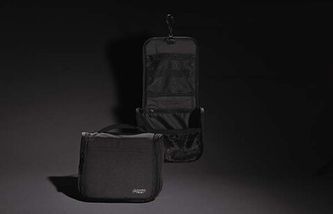 Swiss Peak Lohan AWARE™ Kosmetiktasche schwarz bedrucken, Art.-Nr. P820.851