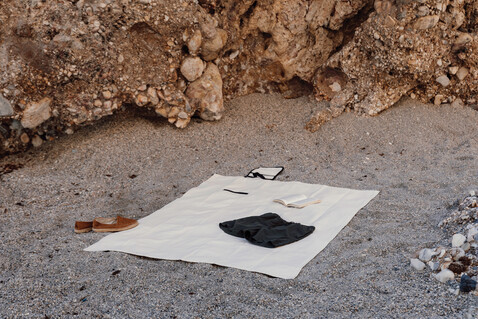 VINGA Volonne AWARE™ Picknickdecke aus recyceltem Canvas off white, schwarz bedrucken, Art.-Nr. V459113