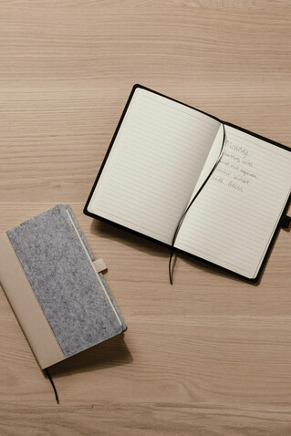 VINGA Albon A5-Notizbuch aus GRS recyceltem Filz schwarz bedrucken, Art.-Nr. V773011 VINGA Albon A5-Notizbuch aus GRS recyceltem Filz schwarz bedrucken, Art.-Nr. V773011
