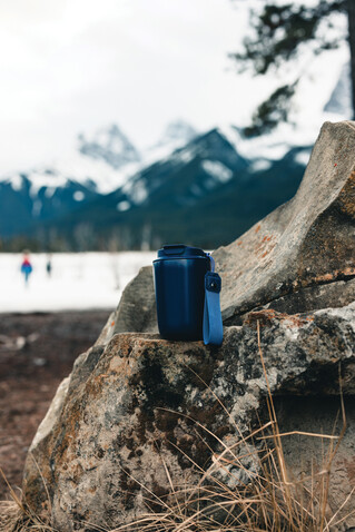 Cuppa Vakuumbecher aus RCS-Stahl mit Umhängeband blau bedrucken, Art.-Nr. P435.025