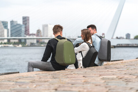 Bobby Hero Small Anti-Diebstahl-Rucksack anthrazit, grau bedrucken, Art.-Nr. P705.701