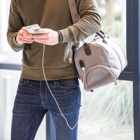Wochenendtasche mit USB A-Ausgang grau bedrucken, Art.-Nr. P707.052