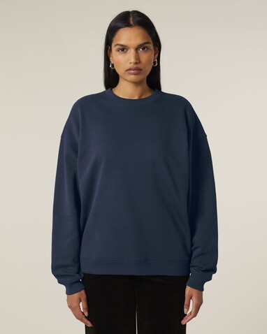 Radder 2.0 - Das Oversized Rundhals-Unisex-Sweatshirt - French Navy - M bedrucken, Art.-Nr. STSU208C7271M Radder 2.0 - Das Oversized Rundhals-Unisex-Sweatshirt - French Navy - M bedrucken, Art.-Nr. STSU208C7271M