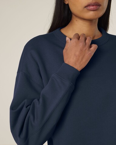 Stella Paloma - Das Oversized Damen-Rundhals-Sweatshirt - French Navy - M bedrucken, Art.-Nr. STSW218C7271M Stella Paloma - Das Oversized Damen-Rundhals-Sweatshirt - French Navy - M bedrucken, Art.-Nr. STSW218C7271M
