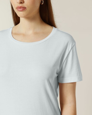 Stella Serena - Das Damen-T-Shirt mit weitem Rundhalsausschnitt - Blue Ice - XS bedrucken, Art.-Nr. STTW173C728XS Stella Serena - Das Damen-T-Shirt mit weitem Rundhalsausschnitt - Blue Ice - XS bedrucken, Art.-Nr. STTW173C728XS