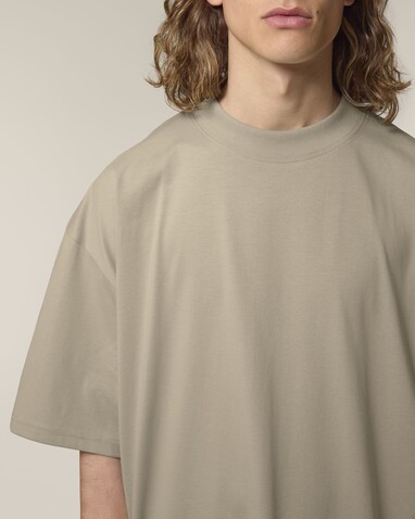 Blaster 2.0 - Das Oversized Unisex-T-Shirt mit Stehkragen - Stone - M bedrucken, Art.-Nr. STTU959C3581M Blaster 2.0 - Das Oversized Unisex-T-Shirt mit Stehkragen - Stone - M bedrucken, Art.-Nr. STTU959C3581M