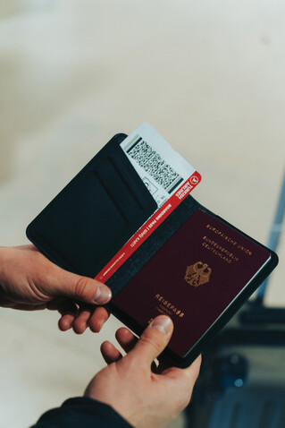 Travelfinder RCS Polyester Passtasche mit weltweiter Ortung schwarz bedrucken, Art.-Nr. P301.5601