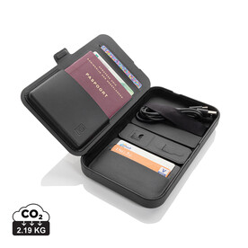 Swiss Peak Travel-Case aus RCS rec. PU mit 3-in-1-Charger schwarz bedrucken, Art.-Nr. P309.0501 Swiss Peak Travel-Case aus RCS rec. PU mit 3-in-1-Charger schwarz bedrucken, Art.-Nr. P309.0501