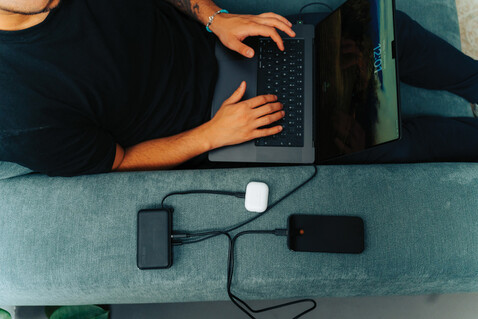 Urban Vitamin Eureka RCS rec. 65W-10.000mAh Hybrid-Ladegerät schwarz bedrucken, Art.-Nr. P301.9901 Urban Vitamin Eureka RCS rec. 65W-10.000mAh Hybrid-Ladegerät schwarz bedrucken, Art.-Nr. P301.9901