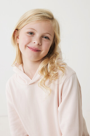 IQONIQ Yengo KidsHoodie mit Seitentaschen aus rec. Baumwolle cloud pink bedrucken, Art.-Nr. T6404.039.56 IQONIQ Yengo KidsHoodie mit Seitentaschen aus rec. Baumwolle cloud pink bedrucken, Art.-Nr. T6404.039.56