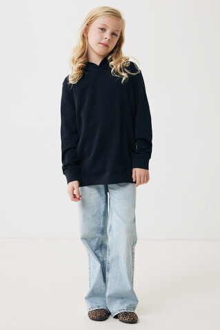 IQONIQ Yengo KidsHoodie mit Seitentaschen aus rec. Baumwolle schwarz bedrucken, Art.-Nr. T6404.001.1314