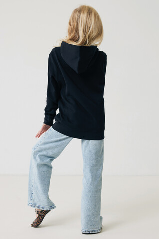 IQONIQ Yengo KidsHoodie mit Seitentaschen aus rec. Baumwolle schwarz bedrucken, Art.-Nr. T6404.001.1314