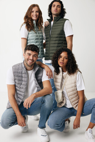 IQONIQ Meru Herren Bodywarmer aus recyceltem Polyester beige bedrucken, Art.-Nr. T1702.030.S IQONIQ Meru Herren Bodywarmer aus recyceltem Polyester beige bedrucken, Art.-Nr. T1702.030.S