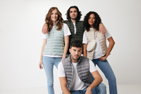 IQONIQ Meru Herren Bodywarmer aus recyceltem Polyester beige bedrucken, Art.-Nr. T1702.030.S IQONIQ Meru Herren Bodywarmer aus recyceltem Polyester beige bedrucken, Art.-Nr. T1702.030.S