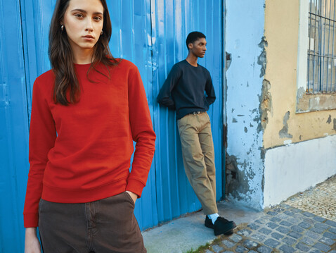 IQONIQ Zion Rundhals-Sweater aus recycelter Baumwolle rot bedrucken, Art.-Nr. T9300.029.L IQONIQ Zion Rundhals-Sweater aus recycelter Baumwolle rot bedrucken, Art.-Nr. T9300.029.L