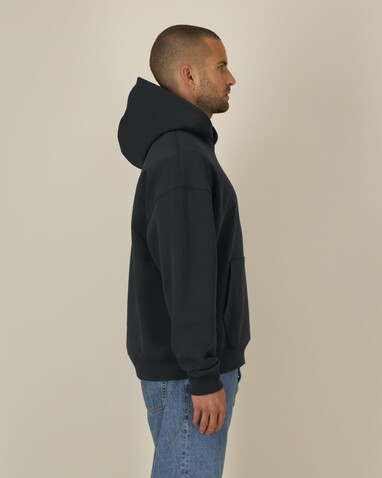 Chaser - Der Relaxed Unisex-Hoodie - Black - 3XL bedrucken, Art.-Nr. STSU077C0023X Chaser - Der Relaxed Unisex-Hoodie - Black - 3XL bedrucken, Art.-Nr. STSU077C0023X