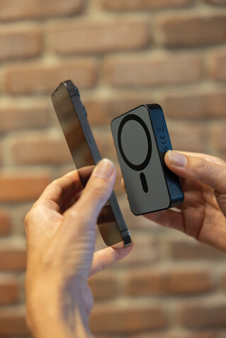 Amporia 10.000mAh magnetische Powerbank aus RCS rec. ABS schwarz bedrucken, Art.-Nr. P322.8901 Amporia 10.000mAh magnetische Powerbank aus RCS rec. ABS schwarz bedrucken, Art.-Nr. P322.8901