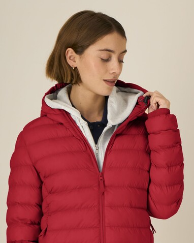 Stella Voyager 2.0 - Die wattierte Damen-Jacke - Red - XS bedrucken, Art.-Nr. STJW191C004XS Stella Voyager 2.0 - Die wattierte Damen-Jacke - Red - XS bedrucken, Art.-Nr. STJW191C004XS