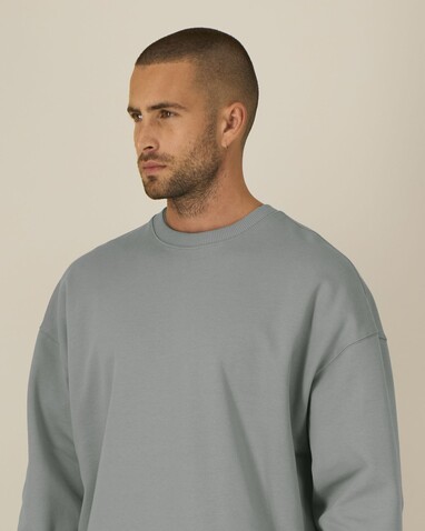 Radder 2.0 - Das Oversized Rundhals-Unisex-Sweatshirt - Misty Grey - S bedrucken, Art.-Nr. STSU208C1381S