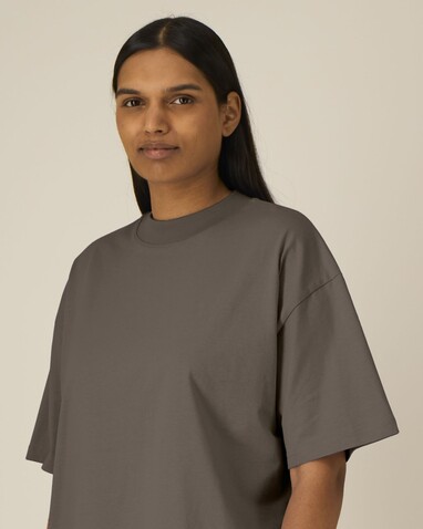 Blaster 2.0 - Das Oversized Unisex-T-Shirt mit Stehkragen - Mocha - 3XL bedrucken, Art.-Nr. STTU959C1353X