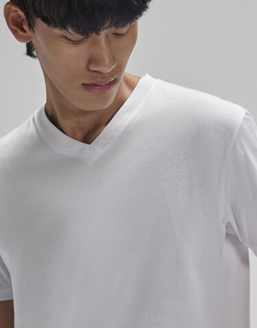 B & C #E150 V T-Shirt, Off White, XL bedrucken, Art.-Nr. 039420025 B & C #E150 V T-Shirt, Off White, XL bedrucken, Art.-Nr. 039420025