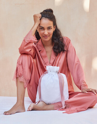 Westford Mill Cotton Gift Bag with Ribbon Drawstring, Soft White/Black, L bedrucken, Art.-Nr. 921280735 Westford Mill Cotton Gift Bag with Ribbon Drawstring, Soft White/Black, L bedrucken, Art.-Nr. 921280735