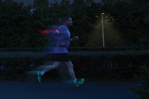 Lumi Sprint wiederaufladbares LED Lauflicht aus RCS rec. ABS grau bedrucken, Art.-Nr. P239.4402 Lumi Sprint wiederaufladbares LED Lauflicht aus RCS rec. ABS grau bedrucken, Art.-Nr. P239.4402