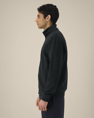 Trailer 2.0 - Das Unisex-Sweatshirt mit Reißverschluss und Stehkragen - Black - 5XL bedrucken, Art.-Nr. STSU253C0025X Trailer 2.0 - Das Unisex-Sweatshirt mit Reißverschluss und Stehkragen - Black - 5XL bedrucken, Art.-Nr. STSU253C0025X