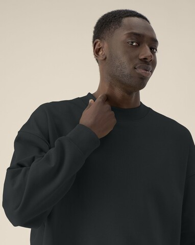 Ryler - Das Boxy Rundhals-Unisex-Sweatshirt aus recycelter Baumwolle - Black - M bedrucken, Art.-Nr. STSU255C0021M Ryler - Das Boxy Rundhals-Unisex-Sweatshirt aus recycelter Baumwolle - Black - M bedrucken, Art.-Nr. STSU255C0021M
