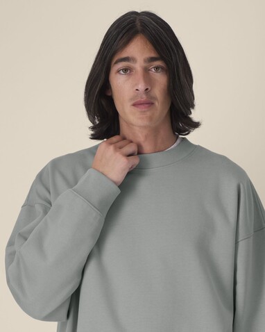 Ryler - Das Boxy Rundhals-Unisex-Sweatshirt aus recycelter Baumwolle - Misty Grey - M bedrucken, Art.-Nr. STSU255C1381M