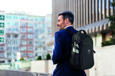 Laptop-Rucksack 600D RPET - Schwarz bedrucken, Art.-Nr. MO2047-03 Laptop-Rucksack 600D RPET - Schwarz bedrucken, Art.-Nr. MO2047-03