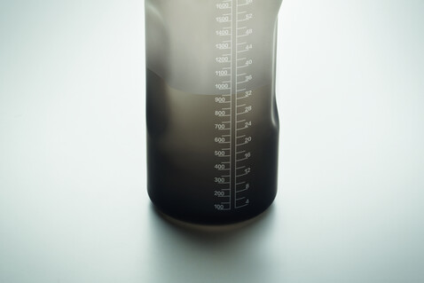 RPET-Trinkflasche 2000ml - Schwarz bedrucken, Art.-Nr. MO2791-03 RPET-Trinkflasche 2000ml - Schwarz bedrucken, Art.-Nr. MO2791-03