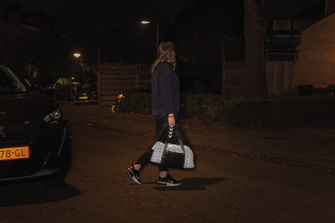 AWARE™ reflektierende RPET Wochenendtasche schwarz bedrucken, Art.-Nr. P707.081