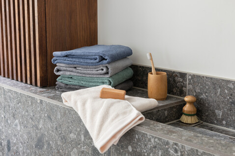 Ukiyo Sakura AWARE™ 500gr/m² Badetuch 70 x 140cm anthrazit bedrucken, Art.-Nr. P453.820