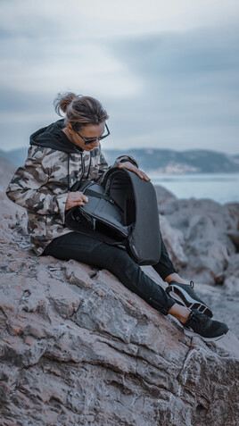Bobby Hero Regular Anti-Diebstahl-Rucksack anthrazit, grau bedrucken, Art.-Nr. P705.291
