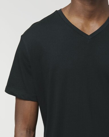 Stanley Presenter - Das Herren-T-Shirt mit V-Ausschnitt - Black - S bedrucken, Art.-Nr. STTM562C0021S