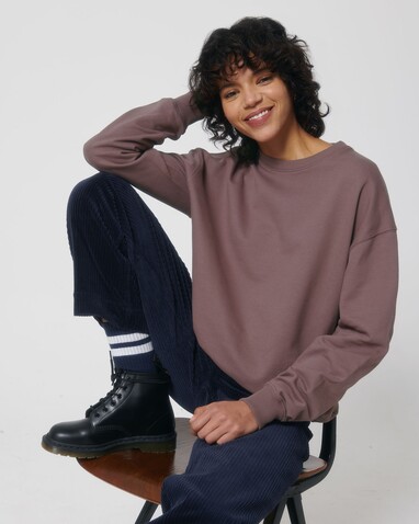 Ledger Dry - Das Boxy Rundhals-Unisex-Sweatshirt mit trockenem Griff - Kaffa Coffee - L bedrucken, Art.-Nr. STSU798C0851L Ledger Dry - Das Boxy Rundhals-Unisex-Sweatshirt mit trockenem Griff - Kaffa Coffee - L bedrucken, Art.-Nr. STSU798C0851L