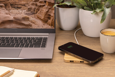 10W Wireless-Charger mit USB aus Bambus braun bedrucken, Art.-Nr. P308.379