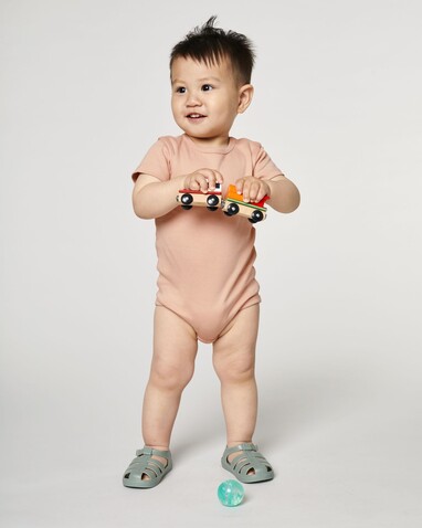 Baby Body - Der kurzärmelige Baby-Body - Fraiche Peche - 0-3 m/56-62cm bedrucken, Art.-Nr. STUB103C101B6 Baby Body - Der kurzärmelige Baby-Body - Fraiche Peche - 0-3 m/56-62cm bedrucken, Art.-Nr. STUB103C101B6