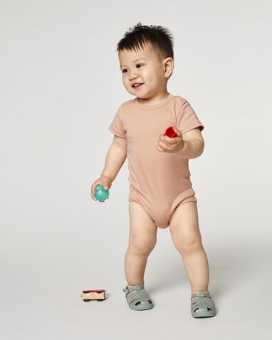 Baby Body - Der kurzärmelige Baby-Body - Fraiche Peche - 9-12 m/74-80cm bedrucken, Art.-Nr. STUB103C101B9 Baby Body - Der kurzärmelige Baby-Body - Fraiche Peche - 9-12 m/74-80cm bedrucken, Art.-Nr. STUB103C101B9