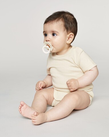 Baby Body - Der kurzärmelige Baby-Body - Natural Raw - 3-6 m/62-68cm bedrucken, Art.-Nr. STUB103C054B7 Baby Body - Der kurzärmelige Baby-Body - Natural Raw - 3-6 m/62-68cm bedrucken, Art.-Nr. STUB103C054B7