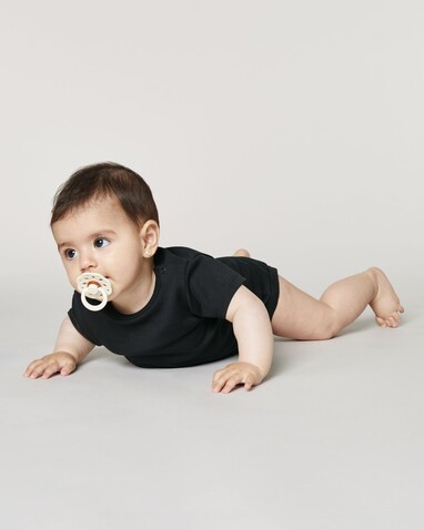 Baby Body - Der kurzärmelige Baby-Body - Black - 3-6 m/62-68cm bedrucken, Art.-Nr. STUB103C002B7 Baby Body - Der kurzärmelige Baby-Body - Black - 3-6 m/62-68cm bedrucken, Art.-Nr. STUB103C002B7